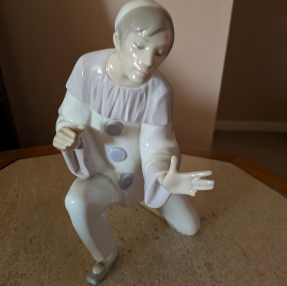 Vintage Lladro Figurine/Sculpture.One Flaw See Close Up Of Hand.